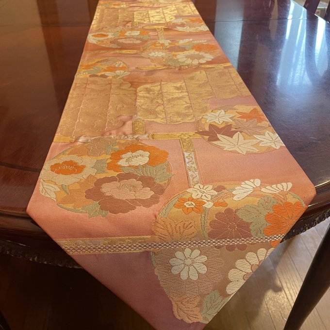 2465豪華刺繍の袋帯リメイク タッセル付き正絹テーブルランナー 2465豪華刺繍の袋帯リメイク タッセル付き正絹テーブルランナー