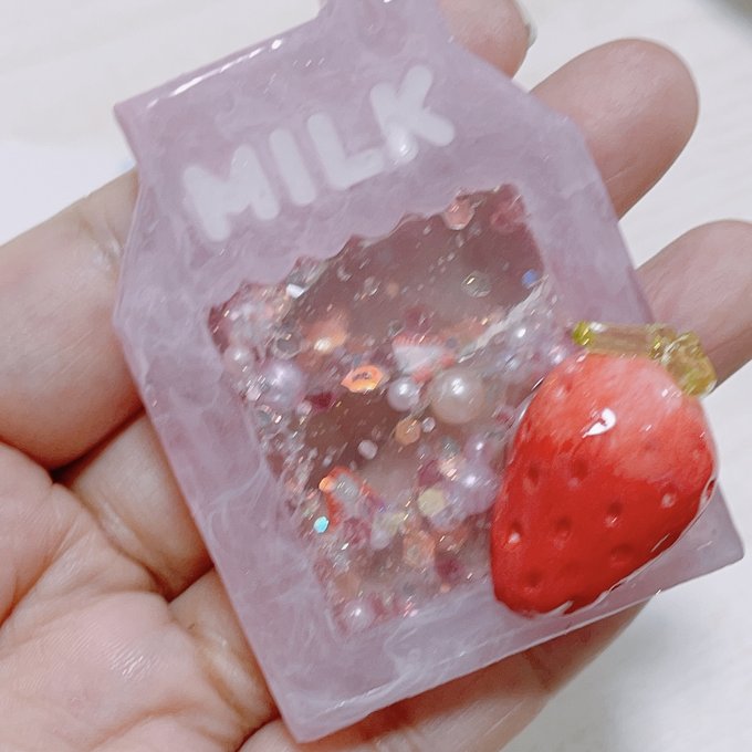 いちごミルクのシェイカーキーホルダー♡ バッグチャーム | siliconerecycling.com