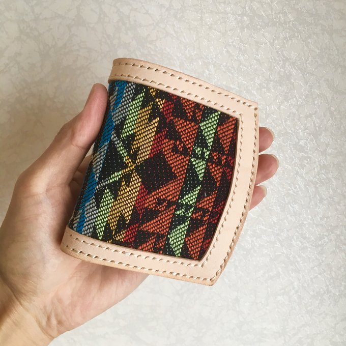 オルテガ柄のヌメ革コンパクトウォレット - Croissant Leather オルテガ柄のヌメ革コンパクトウォレット - Croissant Leather