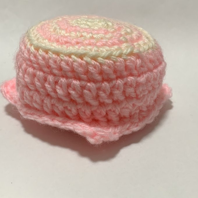 【送料無料】毛糸で編んだピンクの切り株　お子様お孫さんに　編みぐるみ　メルヘン　乙女