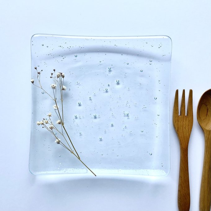 ラムネ色の泡入りガラスの中皿」お皿 ガラス工芸 食器 四角い皿 ラムネ色の泡入りガラスの中皿」お皿 ガラス工芸 食器 四角い皿