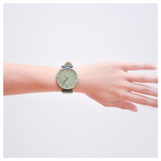 シンプルフェイスがおしゃれ 腕時計 メンズ レディース シンプル カーキ モスグリーン ペアウォッチ カップル まちの時計屋さん Minne 国内最大級のハンドメイド 手作り通販サイト
