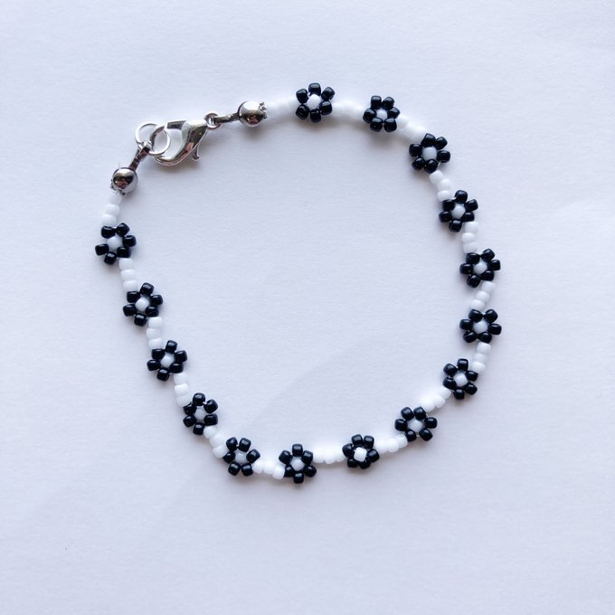 ビーズブレスレット モノクロ黒花 - ハンドメイド雑貨 No.465 ビーズブレスレット モノクロ黒花 - ハンドメイド雑貨 No.465