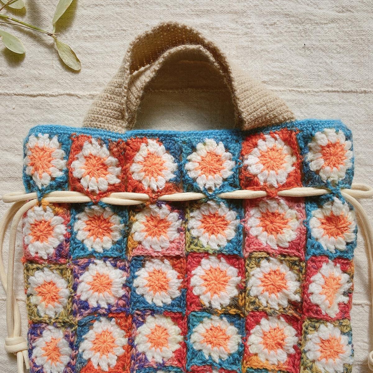 オレンジフラワーの巾着バッグ［カラフルopal毛糸のモチーフ編み