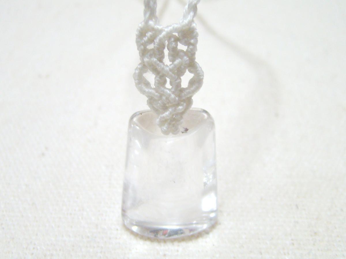 水晶のマクラメ編み 天然石ネックレス