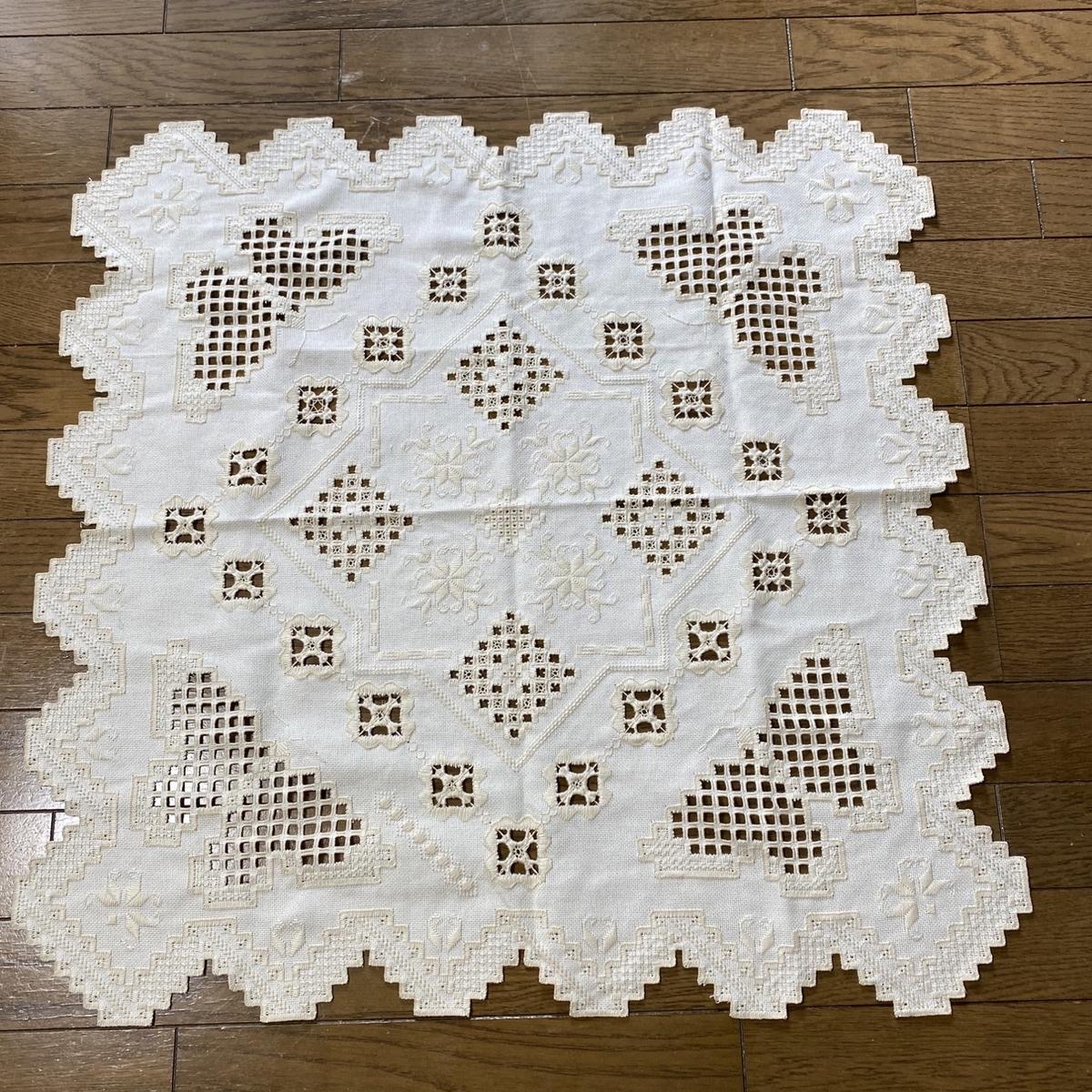 ハーダンガー刺繍のテーブルクロス - ascotwm.com