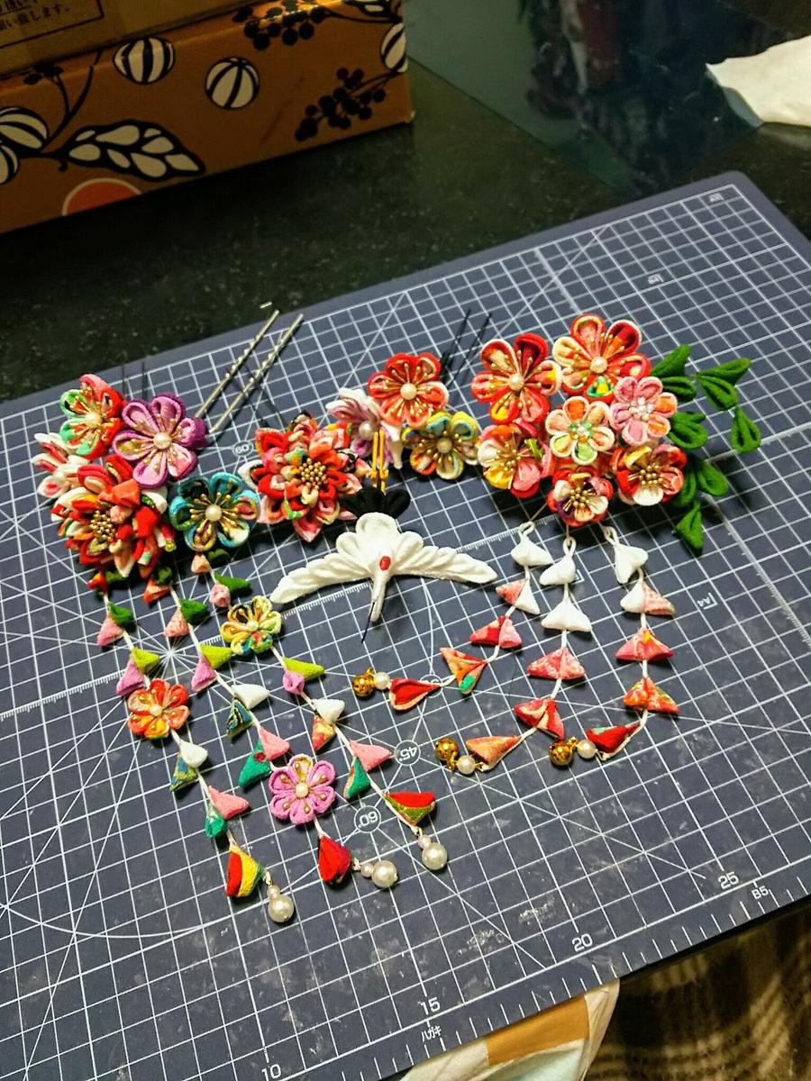 つまみ細工、きらびやか祝い鶴かんざし一式 つまみ細工、きらびやか祝い鶴かんざし一式