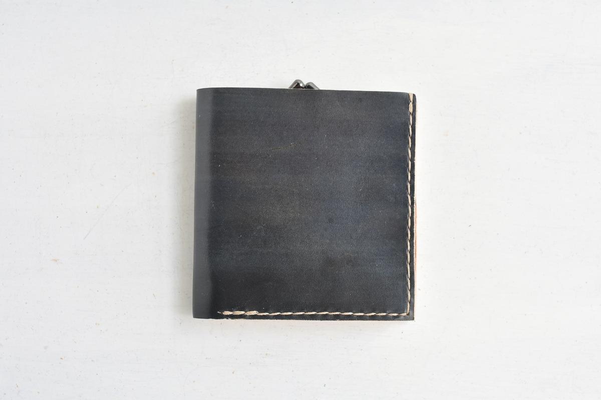 革の手染め財布 「the Black No.45（がま口の二つ折り財布）」