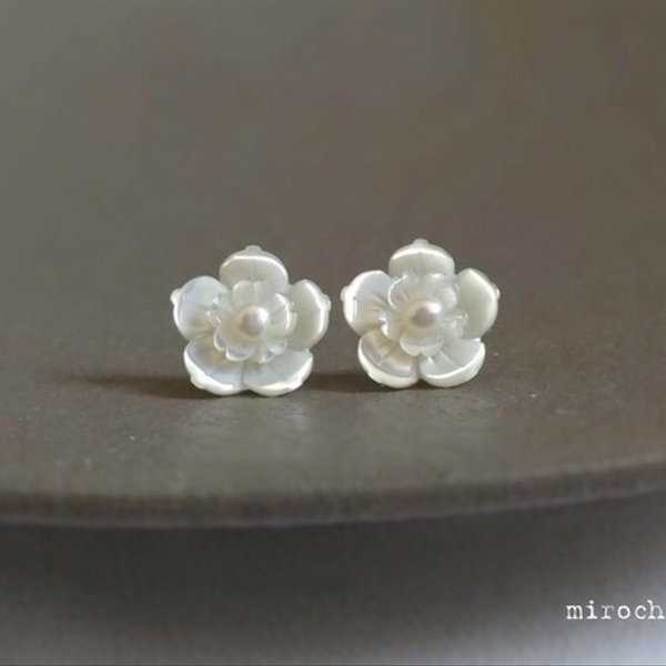 特集掲載 {14Kgf} ~les fleurs blanches~  white flower earrings