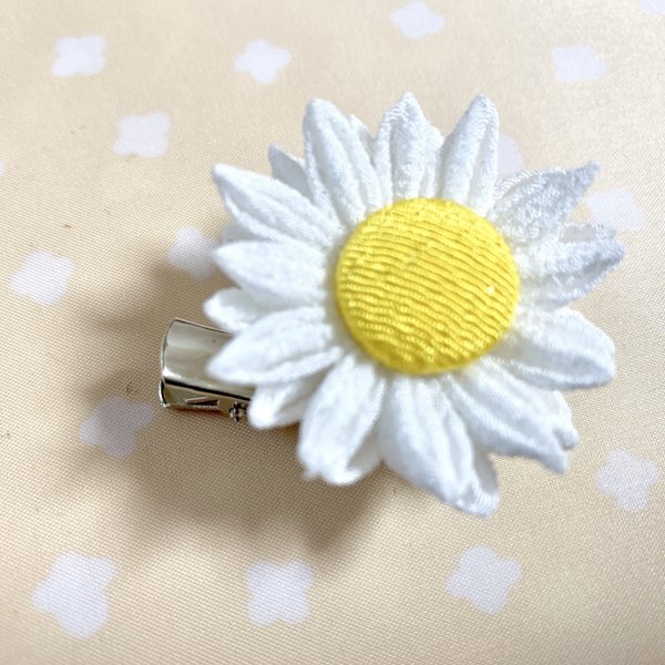 【つまみ細工】　マーガレットブローチ🌼