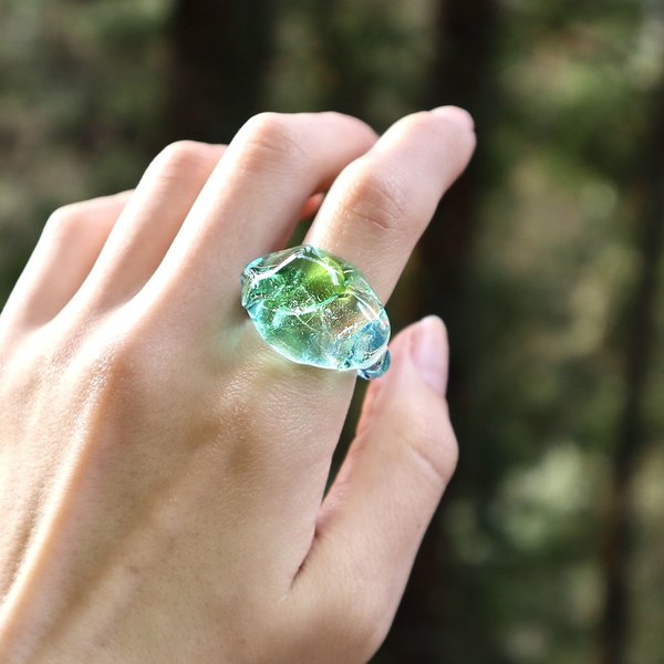 ［洞窟の鉱石］  緑陽 ガラス リング  clear glass ring