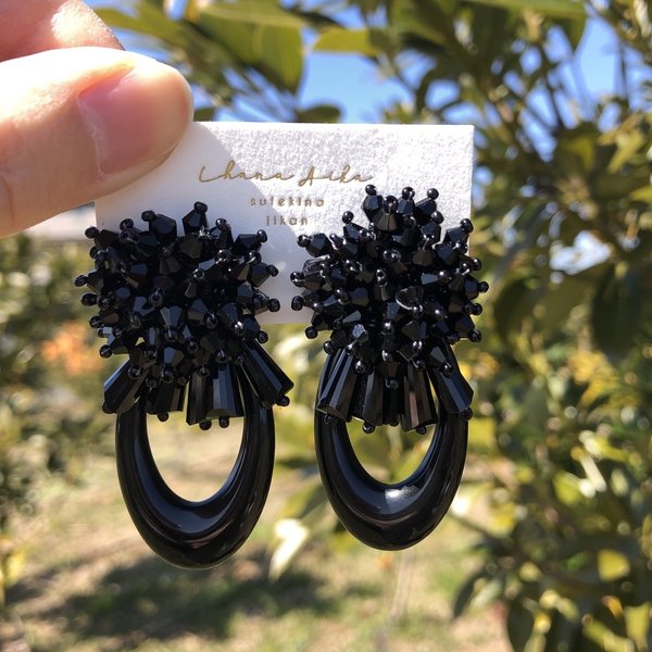 【特集掲載】《2way》all black beads × oval ring pierce／ earring | ビーズ刺繍 ウェディング ブライダル 結婚式 花嫁 ビーズカボション