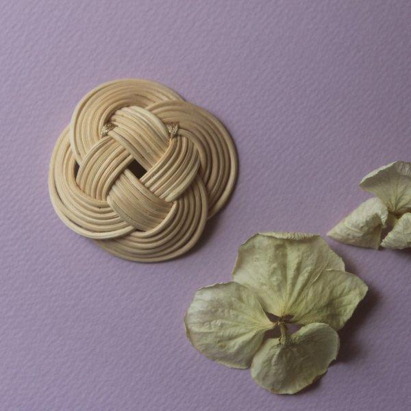 ラタンブローチ＿ふっくら福花 / rattan brooch /ふんわりふっくら大きめお花ブローチ ストールやベレー帽に