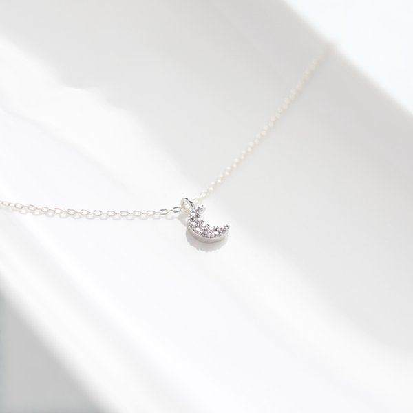 Silver925「小さな月の CZ シルバー ネックレス 」 Crescent Moon Necklace