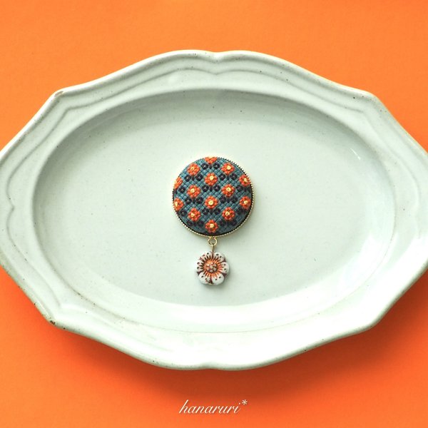 刺繍のブローチorポニーフック・レトロ《オレンジの花》