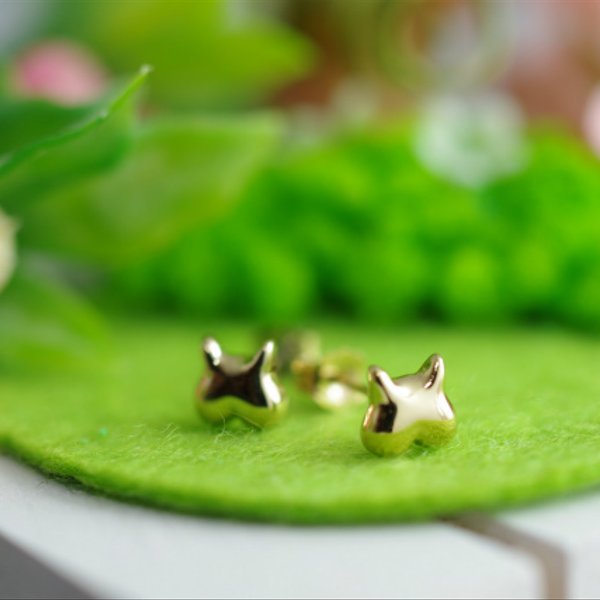 momoziri cat pierced earrings (K14plating)