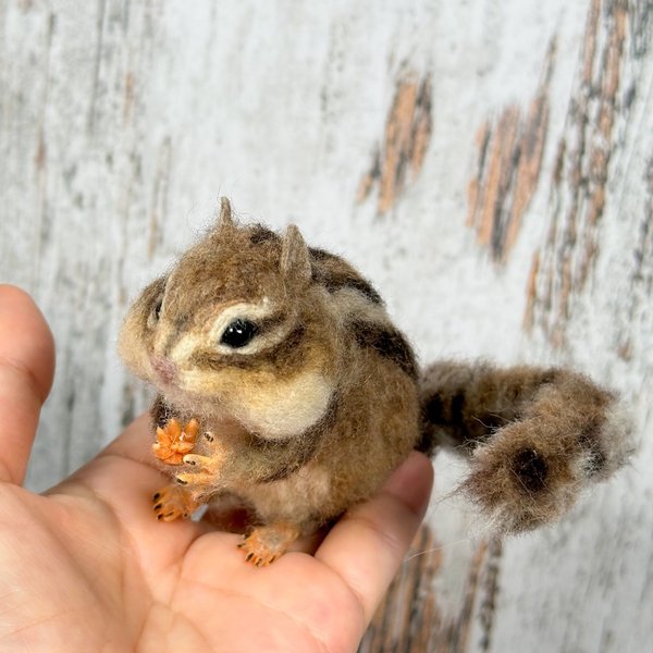 羊毛フェルト シマリス