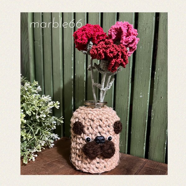手編みのカーネーション・パグの花瓶