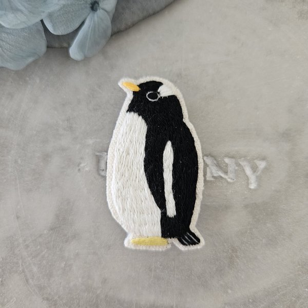 ジェンツーペンギン刺繍ブローチ