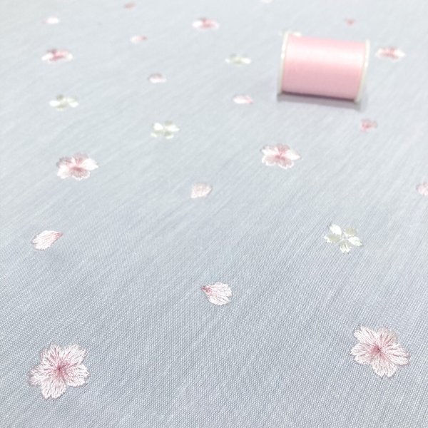 刺繍生地 【桜/ペールグレー】 カットクロス 綿ポリ