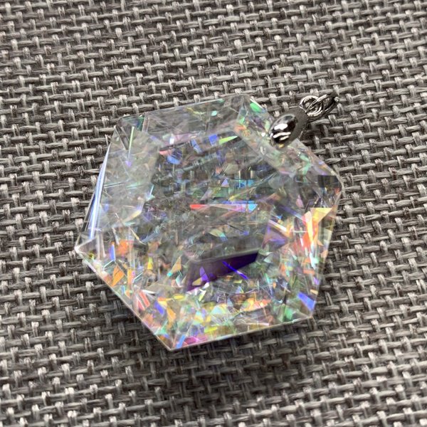 虹の結晶ペンダント 六角形  FR-044