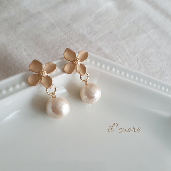 Matt gold flower × Cotton pearl