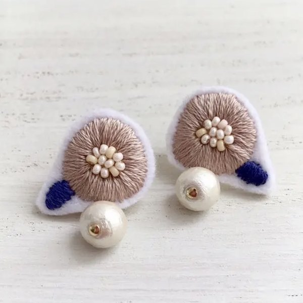 北欧 刺繍 パール イヤリング ピアス