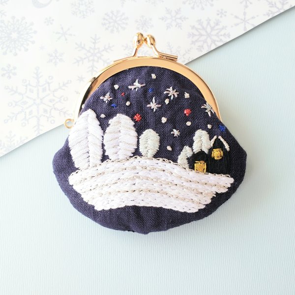 雪景色のポーチ 刺繍がま口 星空 クリスマス　