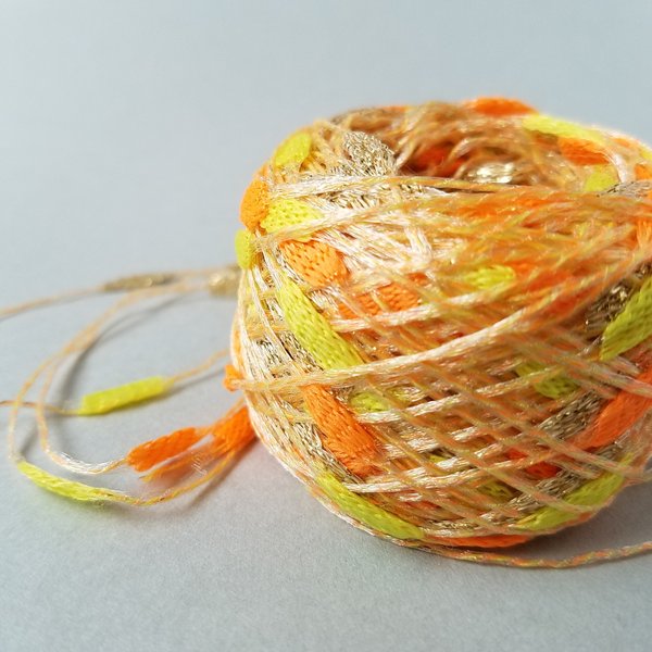 B104「ゴージャスノットヤーン(オレンジ)16g」素材糸　引き揃え糸