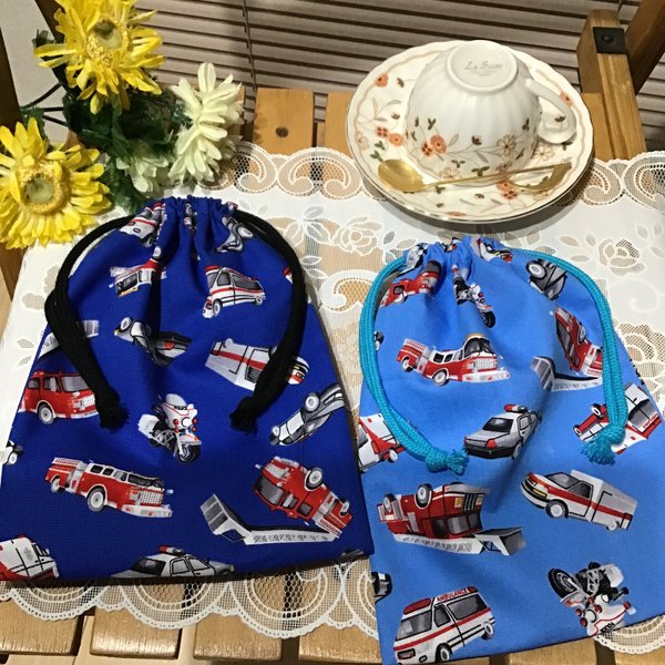 ⭐️本日のお買い得⭐️【再12】新作23× 18⭐️ひも1本2本選べる❤️カッコいい車❤️ パトカー、消防車、救急車(コップ袋歯、ブラシ袋、給食袋、お道具入れに)お着替え袋オーダーできます