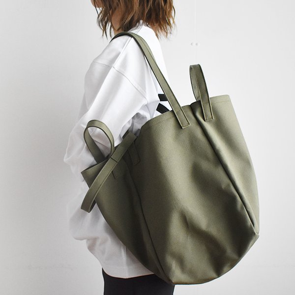 DROP SHOULDER TOTE BAG（オリーブ / カーキ）