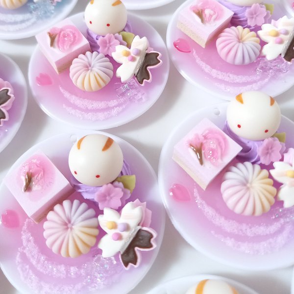 【夢カワ桜】うさこさんと桜の和菓子のワンプレートキーホルダー