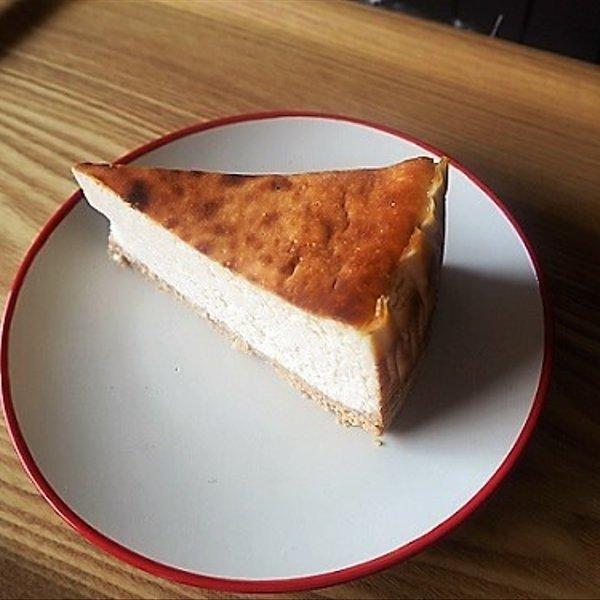 濃厚なめらかベイクドチーズケーキ(１カット)