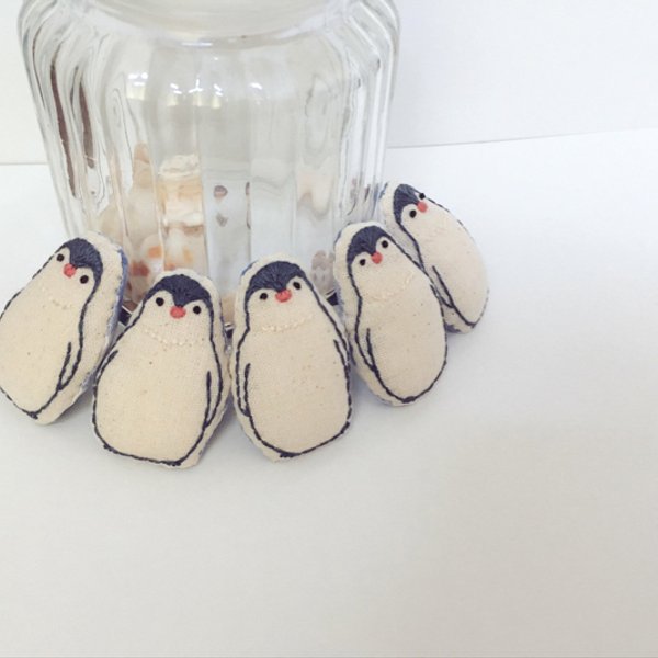ペンギン刺繍ブローチ