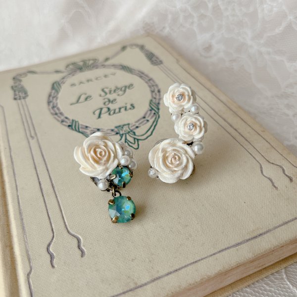 白薔薇と若草色のイヤーカフ