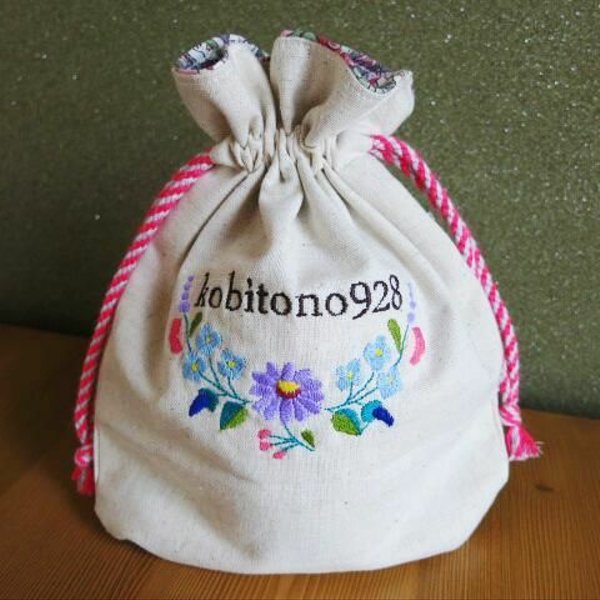 【オーダー】花とお名前刺繍の巾着☆表のみ