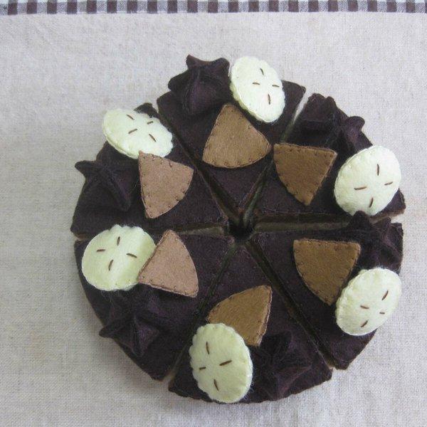 チョコレートケーキ　ハンドメイド　フェルト　ままごと