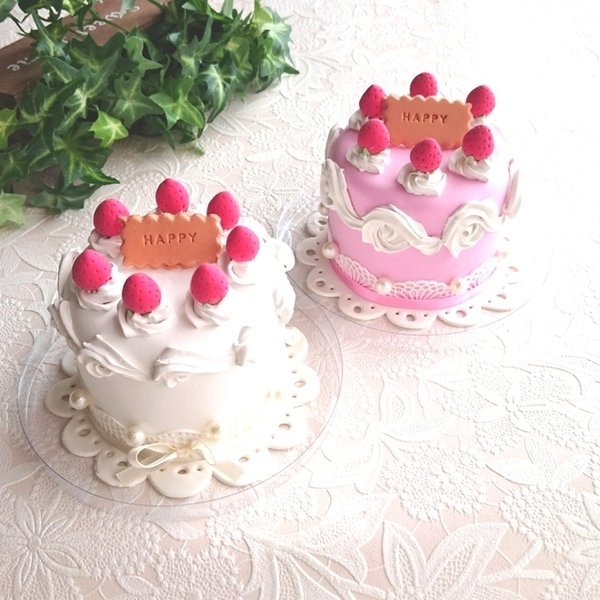 シンプルな莓のケーキ