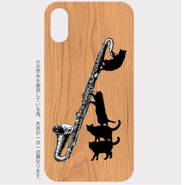 (iPhone用)バスクラリネットと黒猫の木製スマホケース