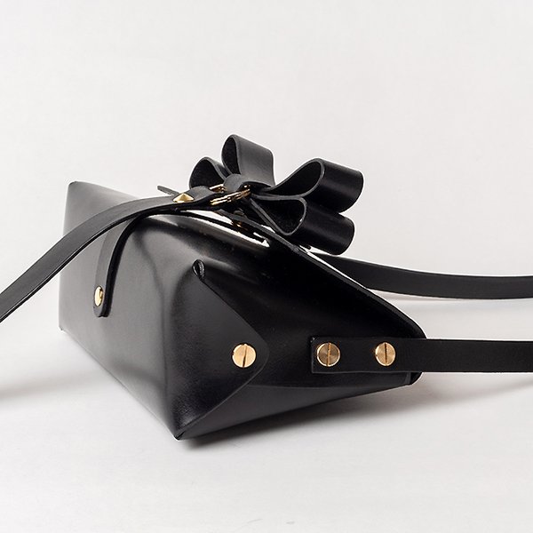 ヌメ革　BOW　ポシェット　BAG！　BLACK　