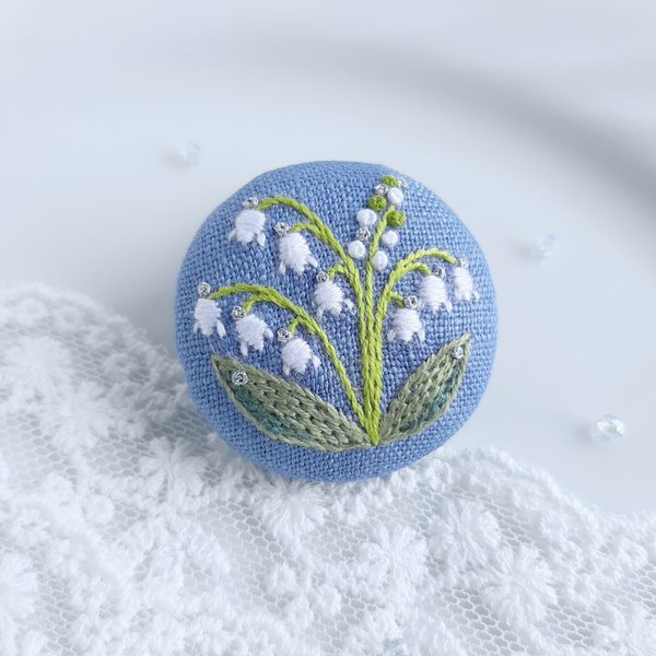 すずらん刺繍ブローチ くるみボタン