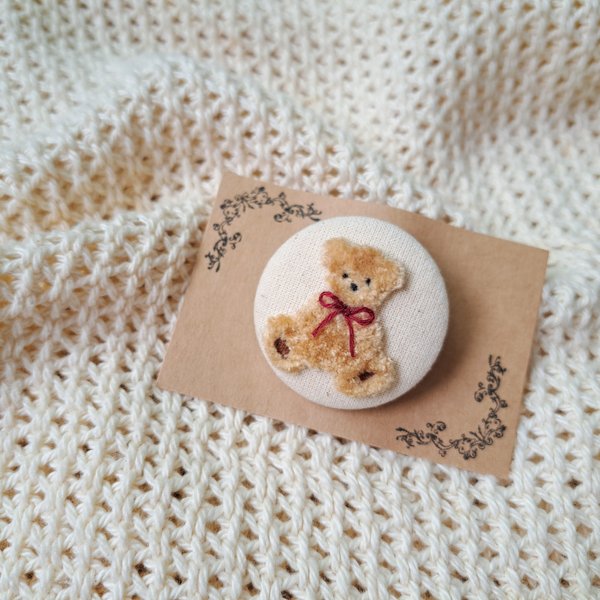 ♥teddy bear 🧸 刺繍ブローチ