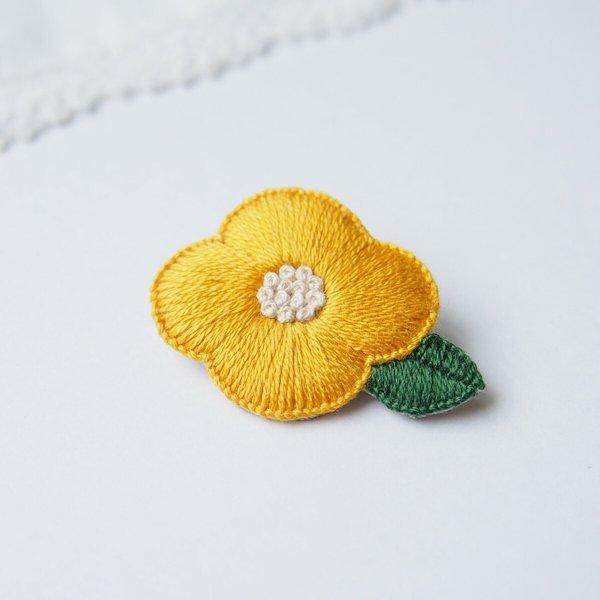 ［受注制作］お花の刺繍ブローチ（yellow）