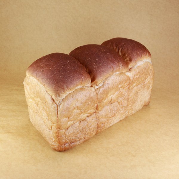 自家栽培小麦にバターと生クリームが入った食パン "西宮六寸"(1.5斤)