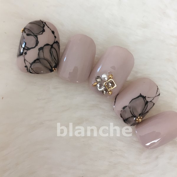 ♡いいね６２０超え♡BLANCHE★flower nails