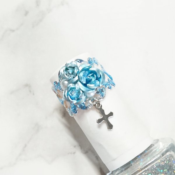 青薔薇と十字架の透かしデザインリング