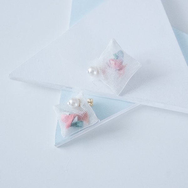 Confined Flowers Piereced Earrings - SQUARE ピアス