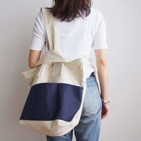 CLOUCHY SHOULDER BAG（キナリ×ネイビー）