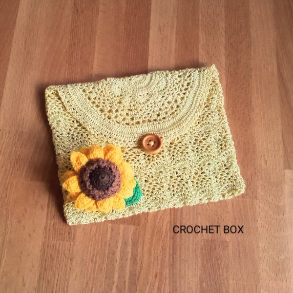 レース編み♥向日葵のブローチとパイナップル編みのポーチ♥黄色ラメ