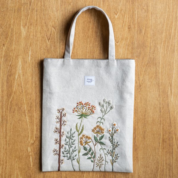 《再販・受注制作》植物の彩り手刺繍トートバッグ 